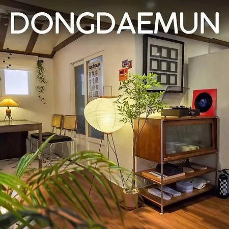 A Sensual Hanok-Style Detached House In The City Center